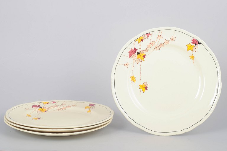 Alfred Meakin, set of four Rusette dinner plates.