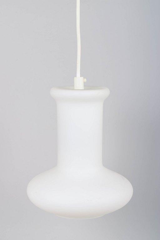 Holmegaard, loftlampe i hvid opalineglas.