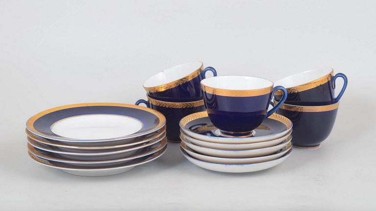 Lomonosov, sæt af fem kaffekopper med underkopper og kagetallerkener.