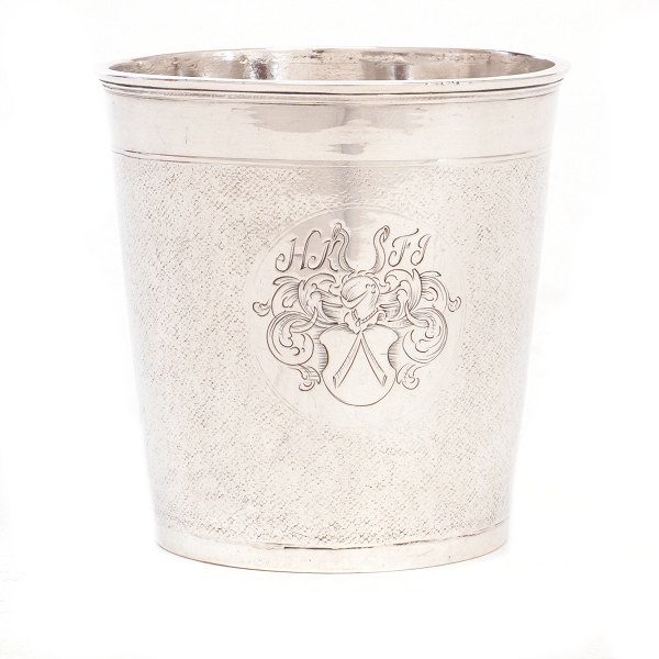 Danish Baroque Silver cup by Didrich Schilling, Copenhagen, 1680-92. H: 8,6cm. G: 148gr