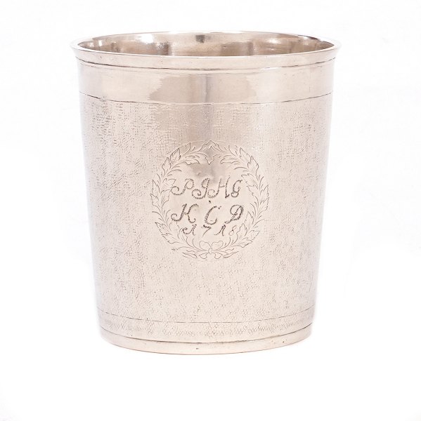 Danish Baroque Silver cup by Thomas Hansen Pop, Aalborg, 1702-29. H: 9,4cm. W: 151gr