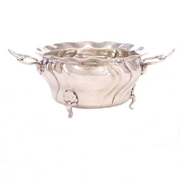 Danish silver sugar bowl by I H Røschke, Copenhagen, 1754-93, dated 1754. H: 7,3cm. W: 259gr