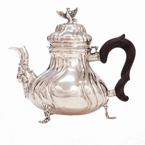 Danish Rococo silver teapot by Hans Petersen Busch, Aalborg, 1766-1803.H: 15cm. W: 340gr