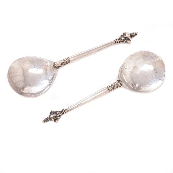 Et par norske(?) kerub renæssanceskeer udført i sølv ca. 1610-20. L: 16cm