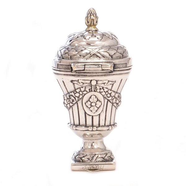 Dansk Louis XVI hovedvandsæg af sølv udført af A. Jørgensen, København, dateret 1784. H: 7cm