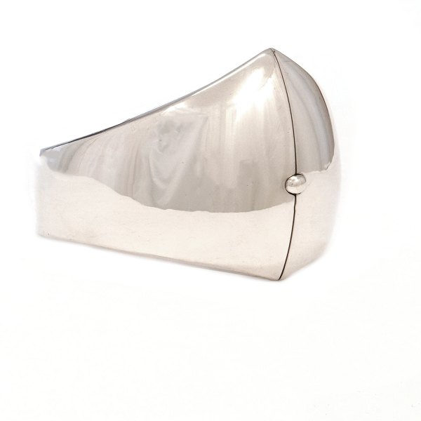 Nanna Ditzel for Georg Jensen sterlingsilver bracelet 107. Size inside: 6x5cm. W: 111gr